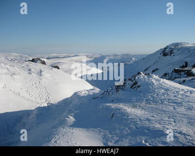 Spitze des Grindsbrook Clough, Winter, Kinder Scout, Peak District, England Stockfoto