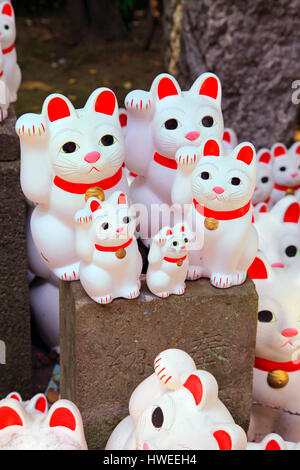 Maneki Neko am Gotokuji Tempel Tokyo Japan Stockfoto