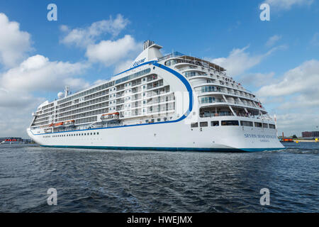 Die Seven Seas Voyager-Kreuzfahrtschiff verlässt Amsterdam Stockfoto