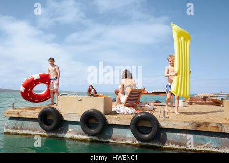 Familie Spaß am Hausboot Sonnendeck, Kraalbaai, Südafrika Stockfoto