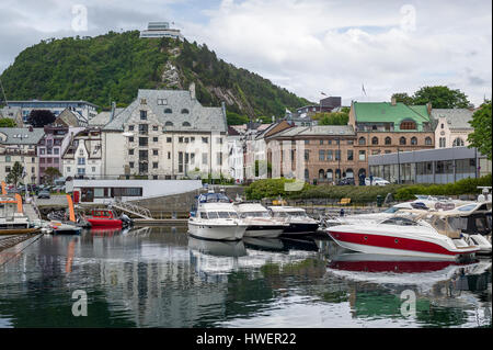 Bootshafen in Alesund Norwegen. Stockfoto