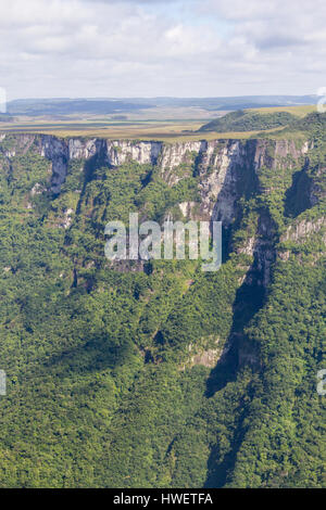 Klippen am Fortaleza Canyon, Cambara do Sul, Rio Grande do Sul, Brasilien Stockfoto