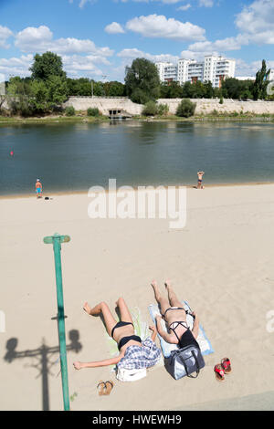 Tiraspol, Moldau, Badegäste an den Dnister Stockfoto