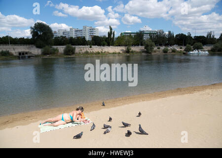 Tiraspol, Moldau, junge Frau am Dnister Stockfoto