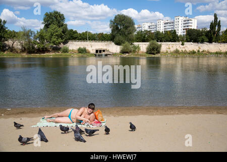 Tiraspol, Moldau, junge Frau am Dnister Stockfoto