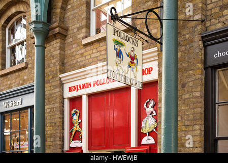 Benjamin Pollocks Spielzeugladen Zeichen, Covent Garden Piazza, London, England Stockfoto