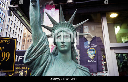 32nd Street und 5th Avenue Stockfoto