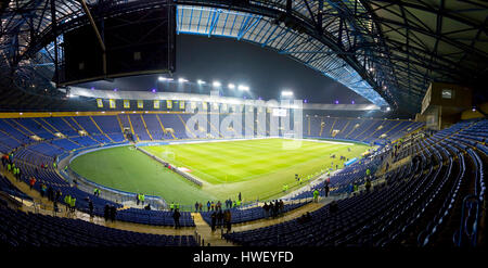 Charkiw, Ukraine - 15. November 2016: Panoramablick über Metalist Stadion vor dem Freundschaftsspiel zwischen der Ukraine und Serbien, Charkiw, Ukraine Stockfoto