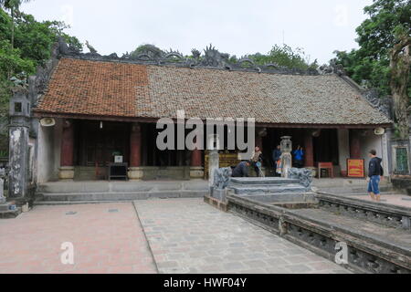 Tempel der Đinh Tiên Hoàng in Hoa Lư, wurde in der Nähe von Zentrum der antiken Hauptstadt gebaut, um Dinh Bo Linh, der erste Kaiser von Vietnam zu Ehren Stockfoto