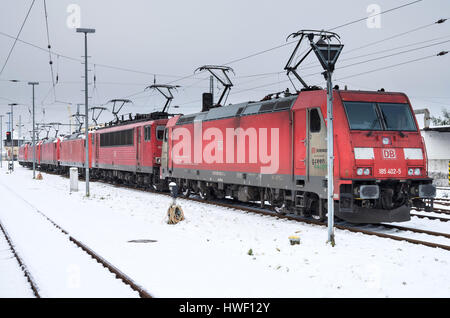 DB e-Loks. Deutsche Bahn AG ist die größte Eisenbahn-Betreiber und Eigentümer der Infrastruktur in Europa. Stockfoto