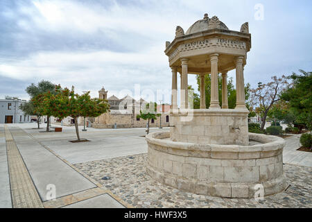 Geroskipou Square & 9. Jahrhundert Agia Paraskevi byzantinische Kirche, Geroskipou, Paphos, Zypern Stockfoto