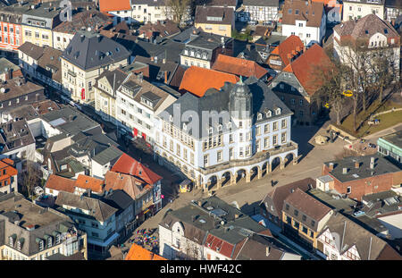 Übersicht der Mendener Innenstadt, alte Rathaus Menden, St.Vincenz Kirche, Marktplatz, Menden, Sauerland, Nordrhein-Westfalen, Deutschland Stockfoto