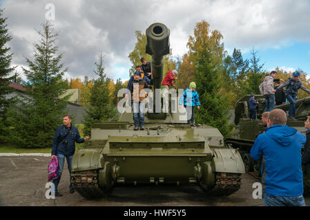 Nischni Tagil, Russland - 11. September 2015: Alten Tanks. Geschichte Ausstellung über 10 internationale Jubiläumsausstellung der Waffen, militärische Ausrüstung und Ammuni Stockfoto