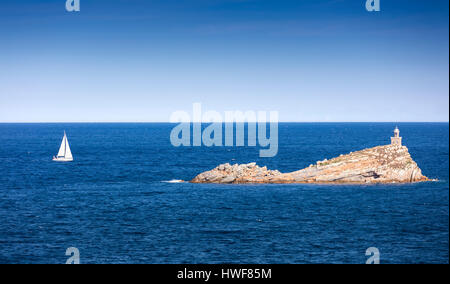 Insel Elba, Portoferraio Scoglietto wenig Rock, Boot und Leuchtturm. Toskana, Italien. Stockfoto