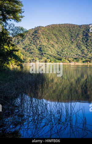 Am späten Nachmittag nahe dem Ufer des Sees von Santa Maria del Oro in Nayarit, Mexiko. Stockfoto