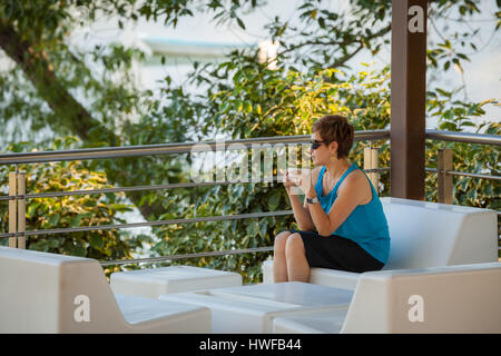 Am frühen Morgen Kaffee am See bei Santa Maria del Oro in Nayarit, Mexiko. Stockfoto