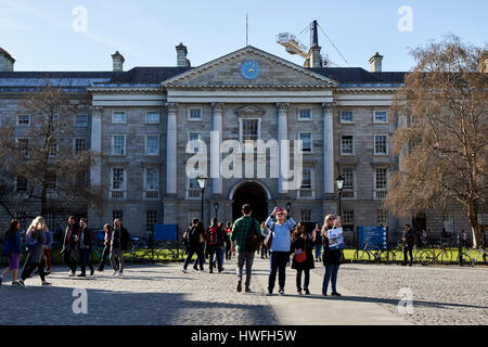 Regent Haus Torbogen und Parlament square Trinity College in Dublin Irland Stockfoto