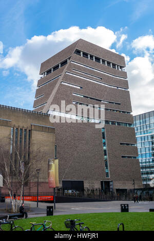 Tate Modern Schalter Haus durch Herzog & de Meuron gesehen von einer öffentlichen Straße, Bankside, London, UK Stockfoto