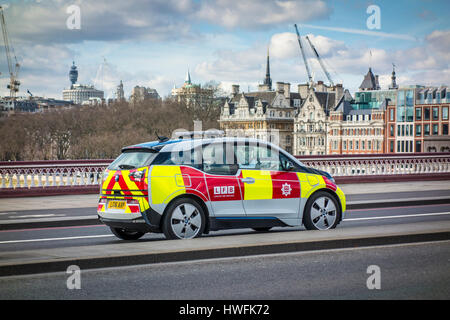 London Feuerwehr LFB Elektroauto fahren entlang der Blackfriars Bridge, London, UK Stockfoto