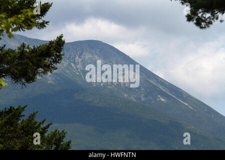 Ein Blick auf Mount Katahdin aus Daicey Teich Campingplatz in Baxter State Park im Baxter State Park Stockfoto