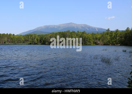 Ein Blick über den oberen Togue Teich der Mount Katahdin im Baxter State Park Stockfoto