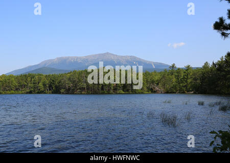 Ein Blick über den oberen Togue Teich der Mount Katahdin im Baxter State Park Stockfoto