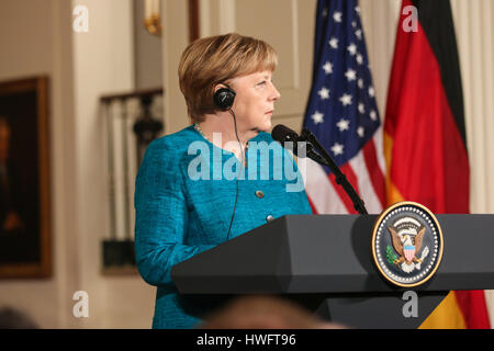 Bundeskanzlerin Angela Merkel besucht Washington, D.C. am Freitag, 17. März 2017 und trifft sich mit US-Präsident Donald Trump im Weißen Haus. Die beiden weltweit führenden statt eine gemeinsame Pressekonferenz im East Room des weißen Hauses. Stockfoto