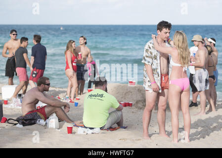 Miami, Florida, USA. 20. März 2017. Studenten genießen ihren Frühlingsurlaub auf Fort Lauderdale Beach Kredit: Orit Ben-Ezzer/ZUMA Draht/Alamy Live News Stockfoto