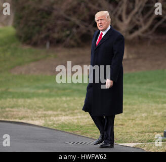 Washington, USA. 20. März 2017. US-Präsident Donald J. Trump fährt im Weißen Haus in Washington, DC, um an eine Kundgebung in Louisville, Kentucky, 20. März 2017 teilzunehmen. Bildnachweis: MediaPunch Inc/Alamy Live-Nachrichten Stockfoto