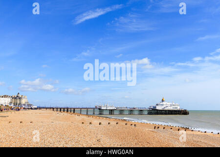 Eastbourne, Vereinigtes Königreich. 21. März 2017. UK-Wetter. Ein hell aber kalten Morgen auf Eastbourne Strandpromenade, East Sussex, UK Credit: Ed Brown/Alamy Live News Stockfoto