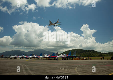 Langkawi, Malaysia. 21. März 2017. MAS Airbus A380 führt ein Vorbeiflug in Verbindung mit LIMA Expo Credit: Chung Jin Mac/Alamy Live News Stockfoto