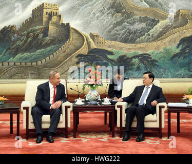 Peking, China. 21. März 2017. Zhang Dejiang (R), Vorsitzender des ständigen Ausschusses China des nationalen Volkskongresses, trifft sich mit israelischen Premierminister Benjamin Netanyahu in Peking, Hauptstadt von China, 21. März 2017. Bildnachweis: Liu Weibing/Xinhua/Alamy Live-Nachrichten Stockfoto