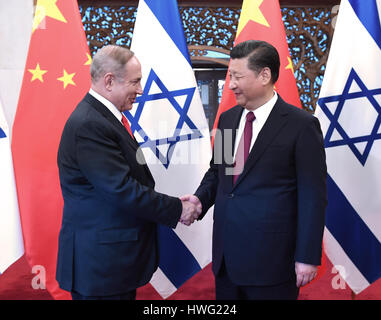 Peking, China. 21. März 2017. Chinese President Xi Jinping (R) trifft sich mit israelischen Premierminister Benjamin Netanyahu in Peking, Hauptstadt von China, 21. März 2017. Bildnachweis: Rao Ainmin/Xinhua/Alamy Live-Nachrichten Stockfoto