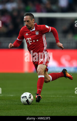 Mönchengladbach, Deutschland. 19. März 2017. Bayerns Franck Ribery auf der Kugel während der deutschen Fußball-Bundesliga-Fußball-match zwischen Borussia Moenchengladbach und Bayern München im Borussia-Park-Stadion in Mönchengladbach, Deutschland, 19. März 2017. Foto: Federico Gambarini/Dpa/Alamy Live News Stockfoto