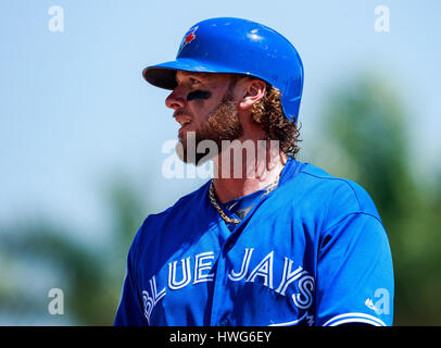 Ed Smith-Stadion. 21. März 2017. Florida, USA-Toronto Blue Jays Catcher Jarrod Saltalamacchia (10) am 1. Base im 4. Inning in einem Frühling Trainingsspiel gegen Ed Smith-Stadion. Del Mecum/CSM/Alamy Live-Nachrichten Stockfoto