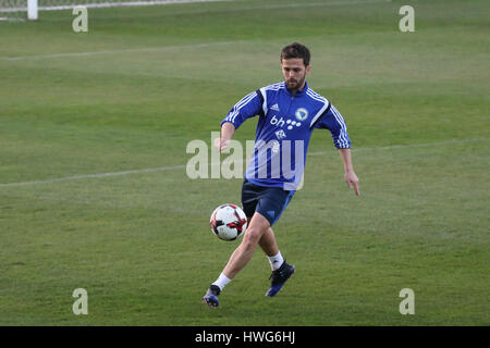 Zenica, Bosnien und Herzegowina. 21. März 2017. Spieler der Fußball-Nationalmannschaft von Bosnien und Herzegowina (BiH) Miralem Pjanic besucht das Training in Zenica, Bosnien und Herzegowina, am 21. März 2017. Bosnien und Herzegowina spielt zwei Spiele, Qualifikation für die WM gegen Gibraltar in Zenica am 25 März und freundlich mit Albanien am 28. März in Elbasan. Bildnachweis: Haris Memija/Xinhua/Alamy Live-Nachrichten Stockfoto