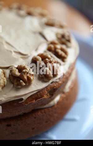 Walnuss-Kuchen und hausgemachten Kaffee backen für eine party Stockfoto