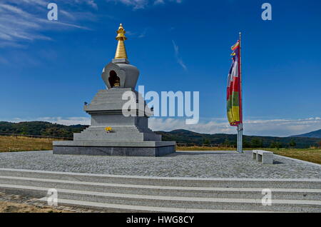 Ansicht des buddhistischen Stupa Sofia in Retreat Center Plana - Diamantweg Buddhismus Bulgarien Stockfoto