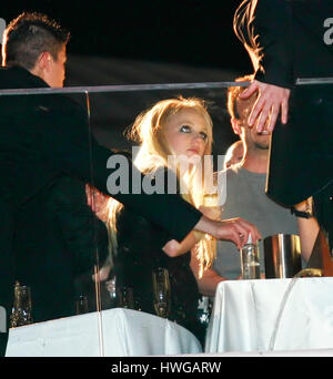 Exklusive Foto von Britney Spears trinken Champagner bei der Night club, Pure, in Las Vegas am Silvester, 31. Dezember 2006. Spears später zusammengebrochen und musste aus dem Club getragen werden. Bildnachweis: Francis Specker Stockfoto