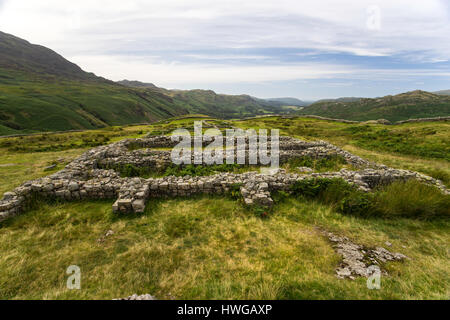 Die Fernbedienung bleibt der Hardknott römischen Kastells, Hardknott Pass, Eskdale, Lake District, Cumbria, England, UK Stockfoto