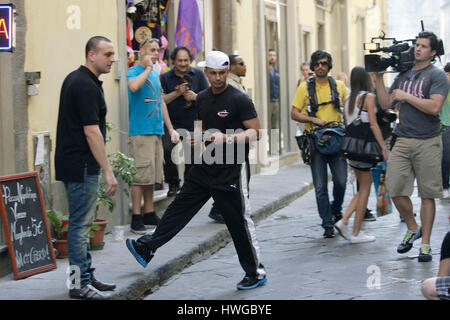 DJ Pauly D vor der Pizzeria O' Vesuvio während der 4. Saison von MTV's 'Jersey Shore' in Florenz, Italien am 23. Mai 2011. Foto von Francis Specker Stockfoto