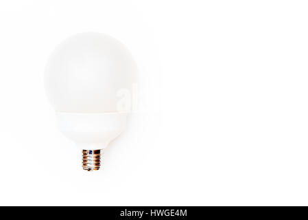 Große Runde Lampe auf weißem Hintergrund Konzept und Symbol der Idee, Inspiration, intuition Stockfoto