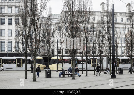 Metrolink Straßenbahn in der Nähe von Piccadilly Gardens in Manchester, England. UK Stockfoto