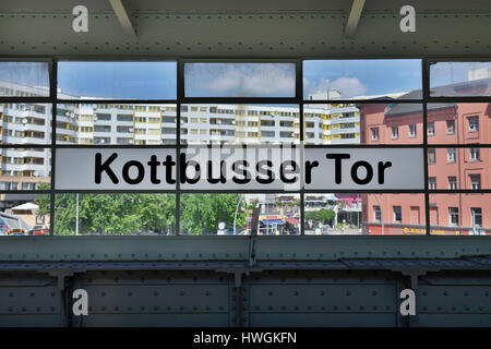 U-Bahnhof, Kottbusser Tor, Kreuzberg, Berlin, Deutschland Stockfoto