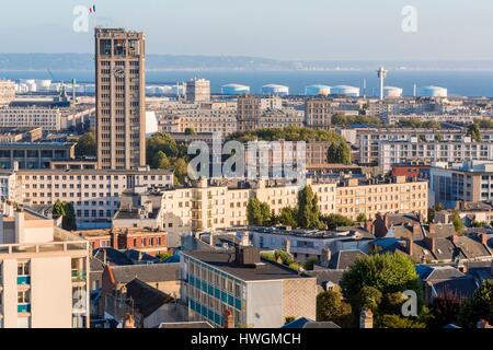 Frankreich, Seine Maritime, Le Havre, von der Felix Faure Viertel auf die Innenstadt als Weltkulturerbe von der UNESCO und dem Rathaus (1958) von Auguste Perret aufgeführt gesehen Stockfoto