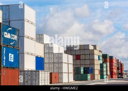 Frankreich, Seine Maritime, Le Havre, Hafen, Container Lagerfläche, Gabelstapler Stockfoto