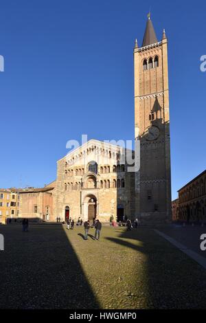 Italien, Emilia Romagna, Parma, Piazza Duomo, Duomo (Kathedrale) und Baptisterium Stockfoto