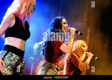 BARCELONA - 23 Mai: Sweet California (Girl-Band) in Primavera Pop Festival von Los 40 Principales am 23. Mai 2014 in Barcelona, Spanien. Stockfoto