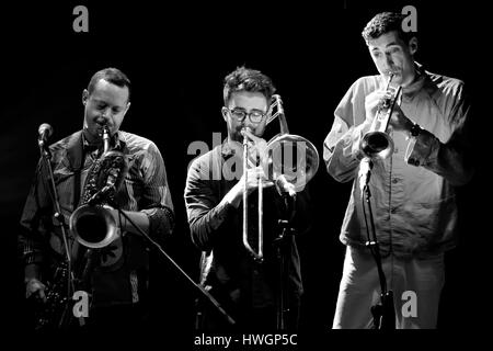 BARCELONA - 27 Mai: Antibalas (Afrobeat Band) im Konzert im Heineken Primavera Sound Festival 2014 (PS14) am 27. Mai 2014 in Barcelona, Spanien. Stockfoto