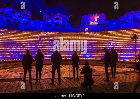 Frankreich, Rhone, Lyon, historische Stätte als Weltkulturerbe von der UNESCO, antiken Theater von Fourviere-Odeon während der Fete des Lumieres (Festival), zeigen die kleinen Lichter des Herzens mit 25000 Kerzen Stockfoto